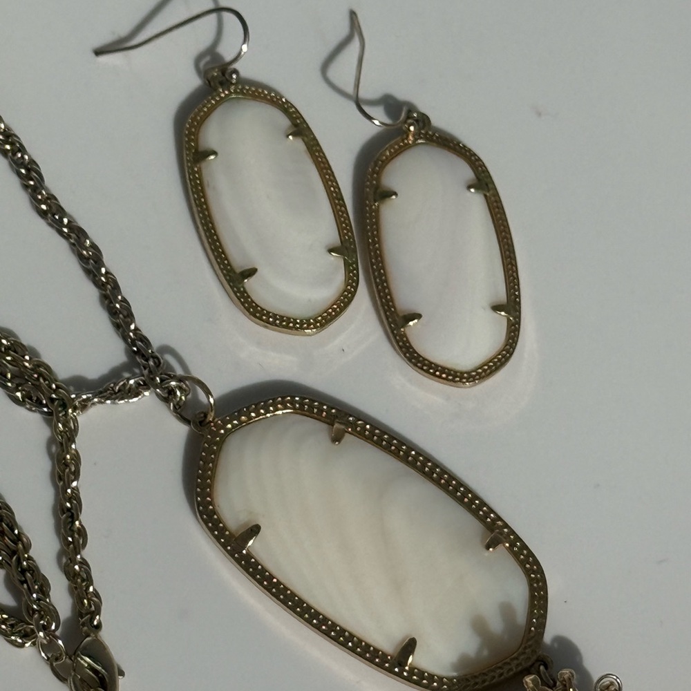 Kendra Scott White Pendant Necklace and Earring Set in Gold - Picture 2 of 8